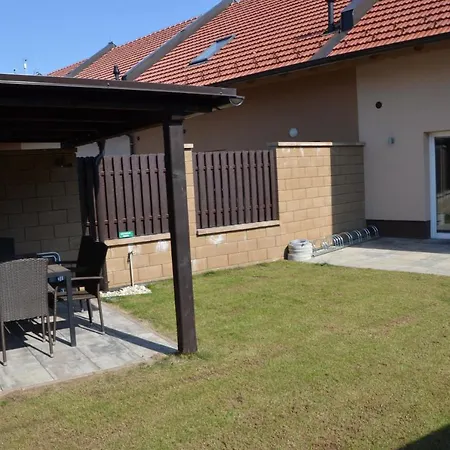 Za Dvorem Apartment *