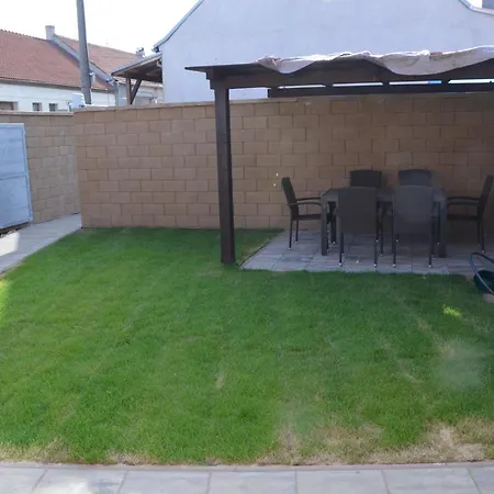 Za Dvorem Apartment *